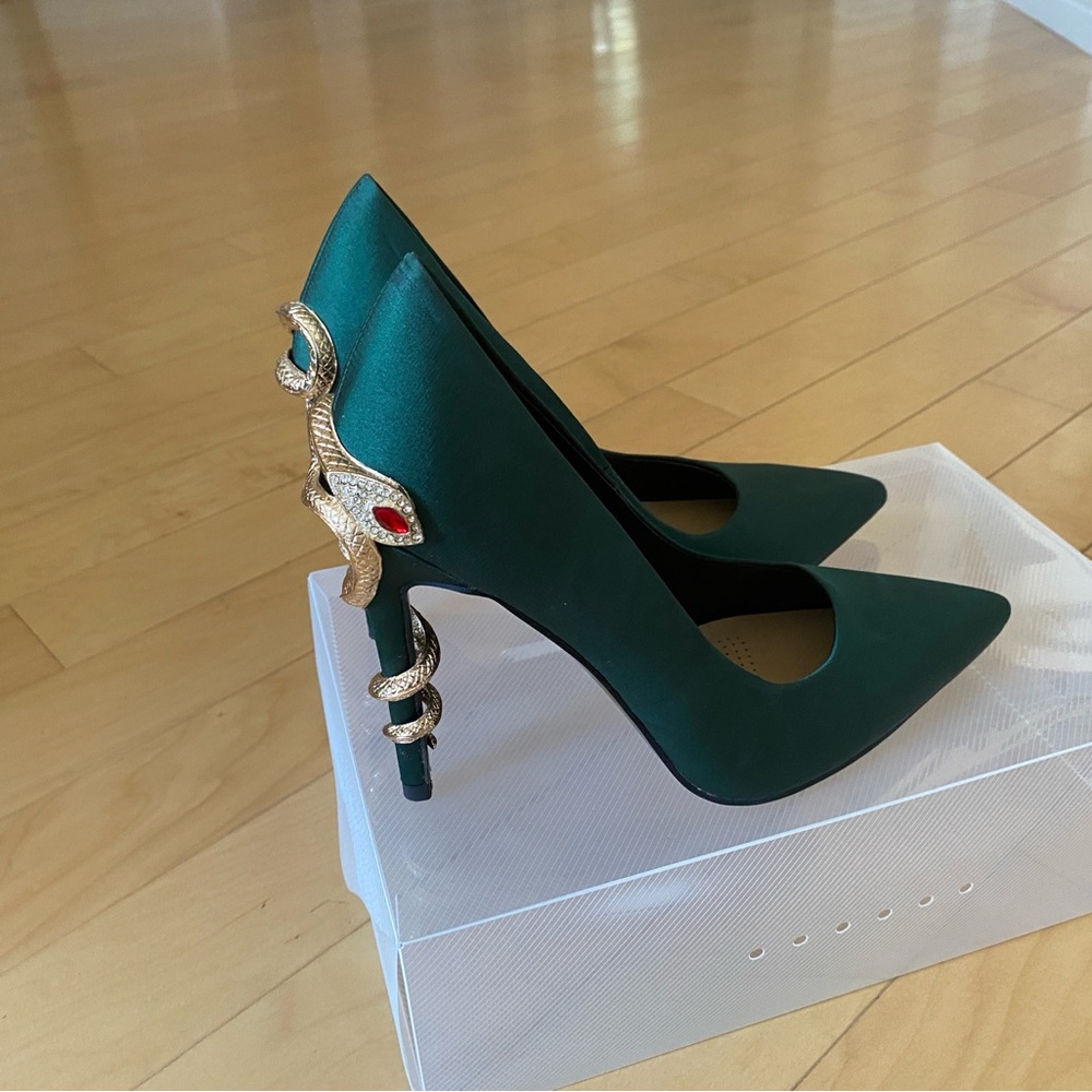 New Azalea Wang Green Heels with Gold Snake Detail - Picture 6 of 12